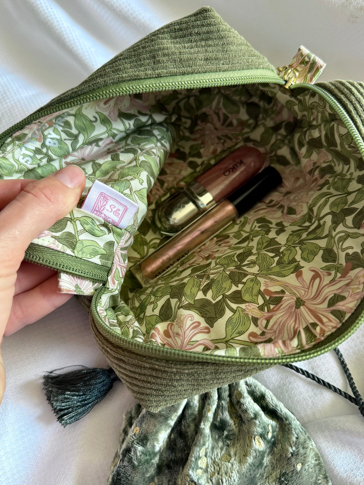 Corduroy Boxy Pouch l William Morris Lining